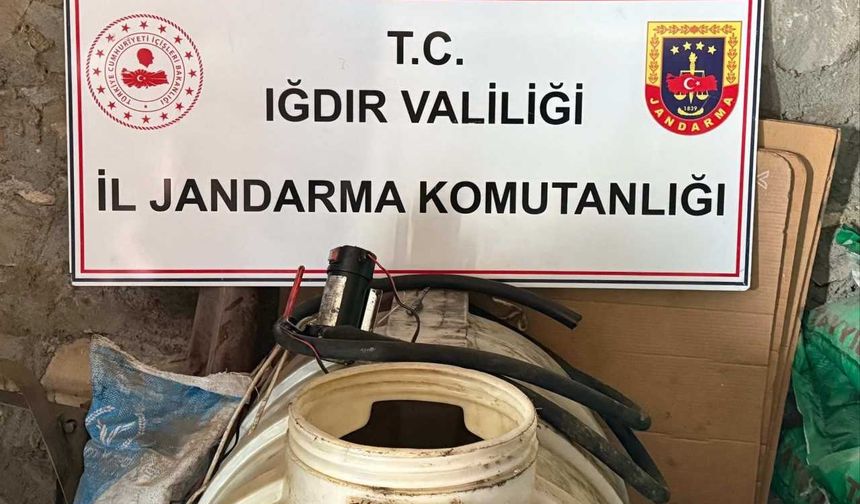 Iğdır'da evinde kaçak akaryakıt satan şahıs yakalandı