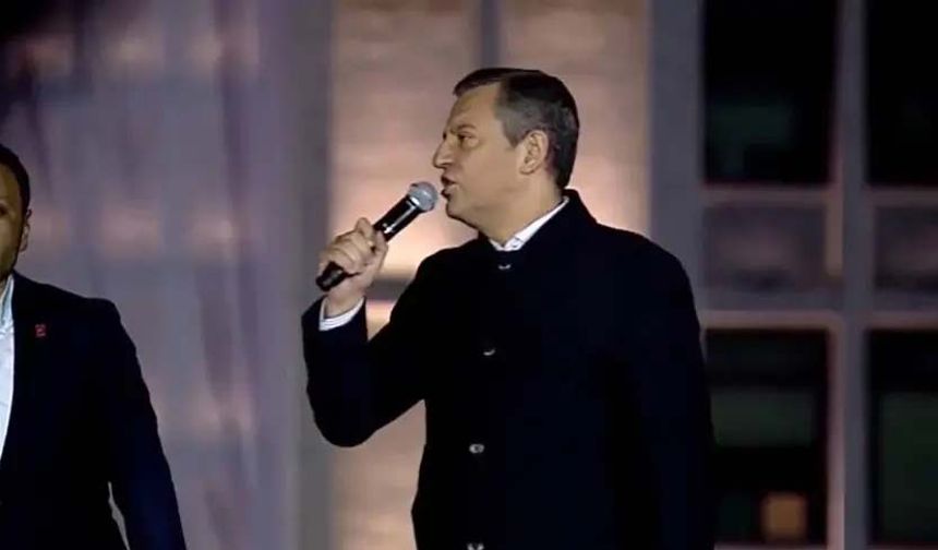 Özgür Özel AKM çıkışı saldırıya uğradı