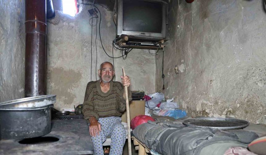 Ambulansa binerken ’Çizmelerim çıkarayım mı’ sözüyle gönülleri fethetti, hayatından dram çıktı