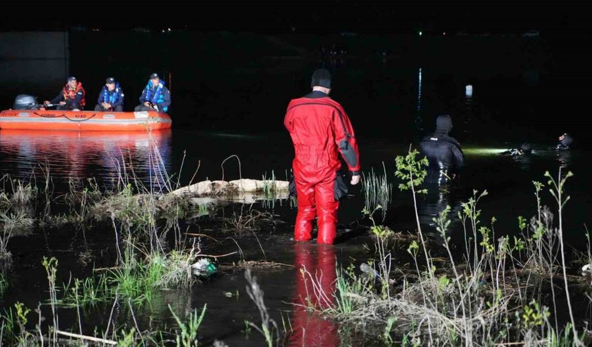 Edirne’de Meriç Nehri’ne giren çocuk boğularak can verdi