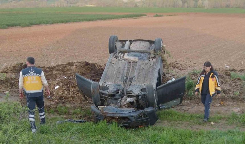 Edirne'de yoldan çıkan otomobil metrelerce sürüklenip tarlaya uçtu
