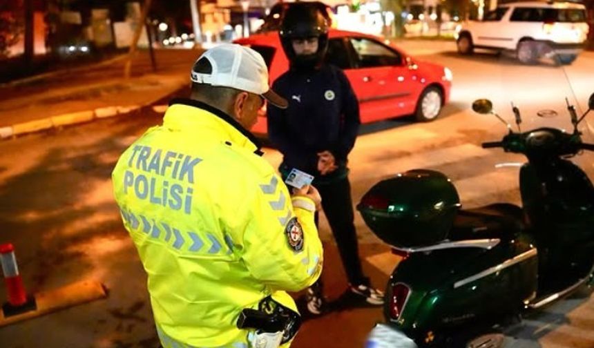 Isparta’da kurallara uymadığı tespit edilen 12 araç sürücüsüne ceza kesildi