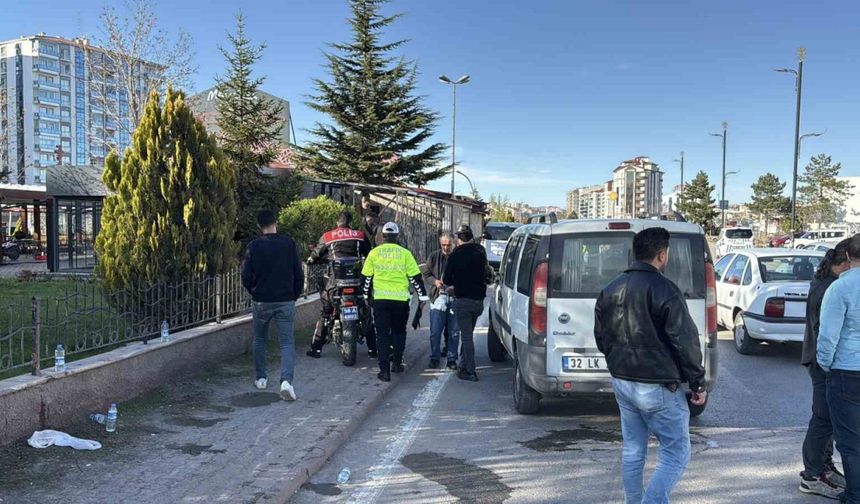 Sivas’ta şüpheli aracı takip ederken kazaya karışan 2 polis memuru yaraladı