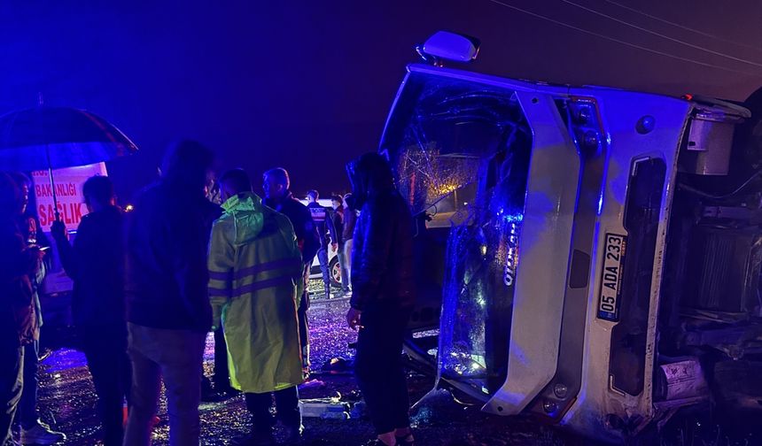 Kahramanmaraş'ta feci kaza: Göksun'da göçmenlerin bulunduğu minibüs devrildi 1 ölü 6'sı jandarma 22 yaralı