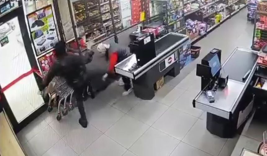 İstanbul Bayrampaşa’da BİM markette kasiyeri darp eden şahıs yakalandı