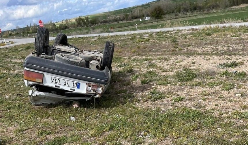 Konya Beyşehir'de otomobil refüje devrildi