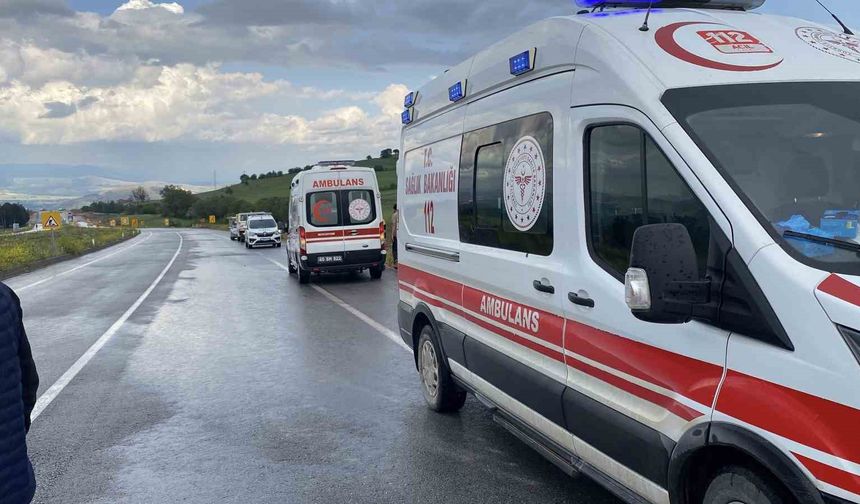 Tokat'ta feci kaza: Zile'de otomobil tarlaya uçtu