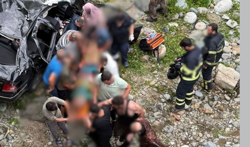 Rize’de feci kaza: Fındıklı'da iki araç çarpıştı: 1 ölü 8 yaralı