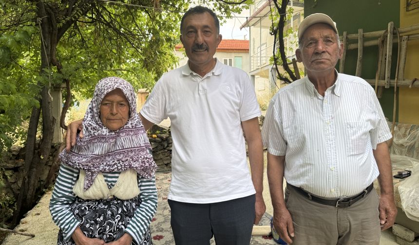 Afyonkarahisar Bolvadin'de yaşlı çift 2 katlı evini jandarmaya bağışladı