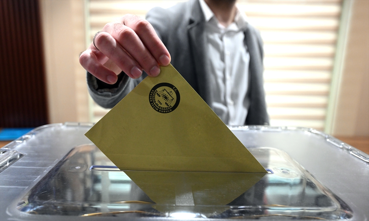 Yüksek Seçim Kurulu (YSK) Başkanlık binasında, oy verme sürecine ilişkin temsili oy verme kabinleri kuruldu.