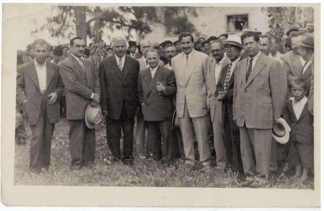 Remzi Oğuz Arık Kozan'da Kozanlı hemşehrileriyle birlikte-1950'ler