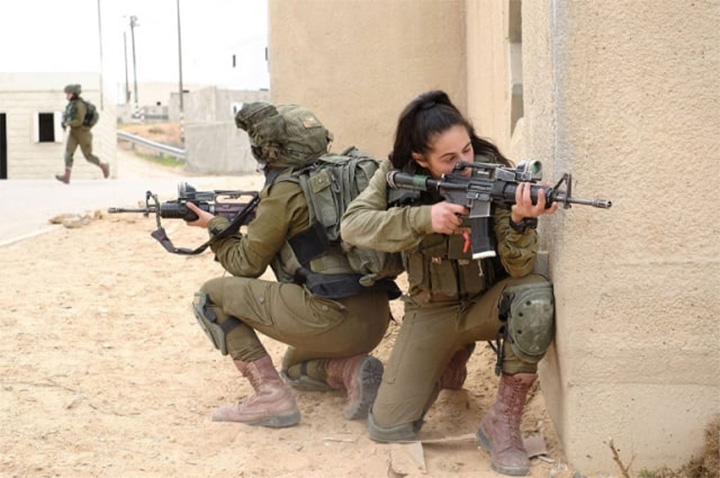 israil kadın asker