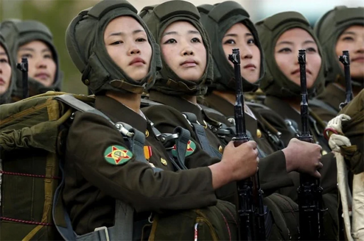 kuzey kore kadın asker