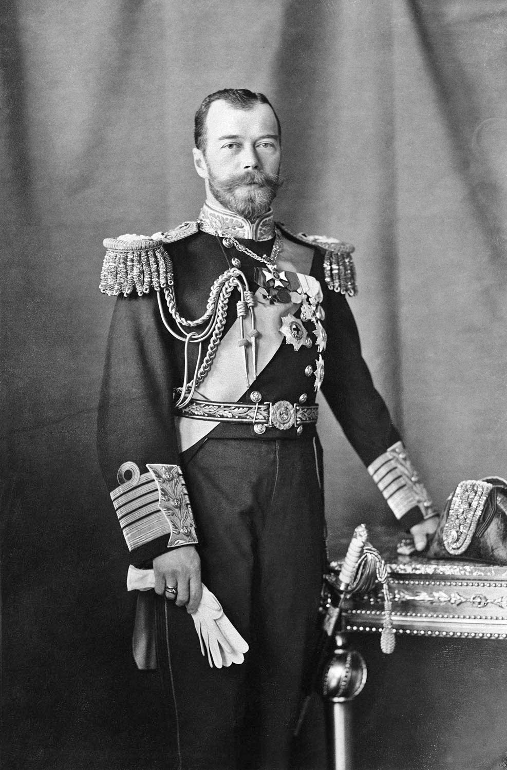 Nicholas_II_by_Boissonnas_&_Eggler_c1909