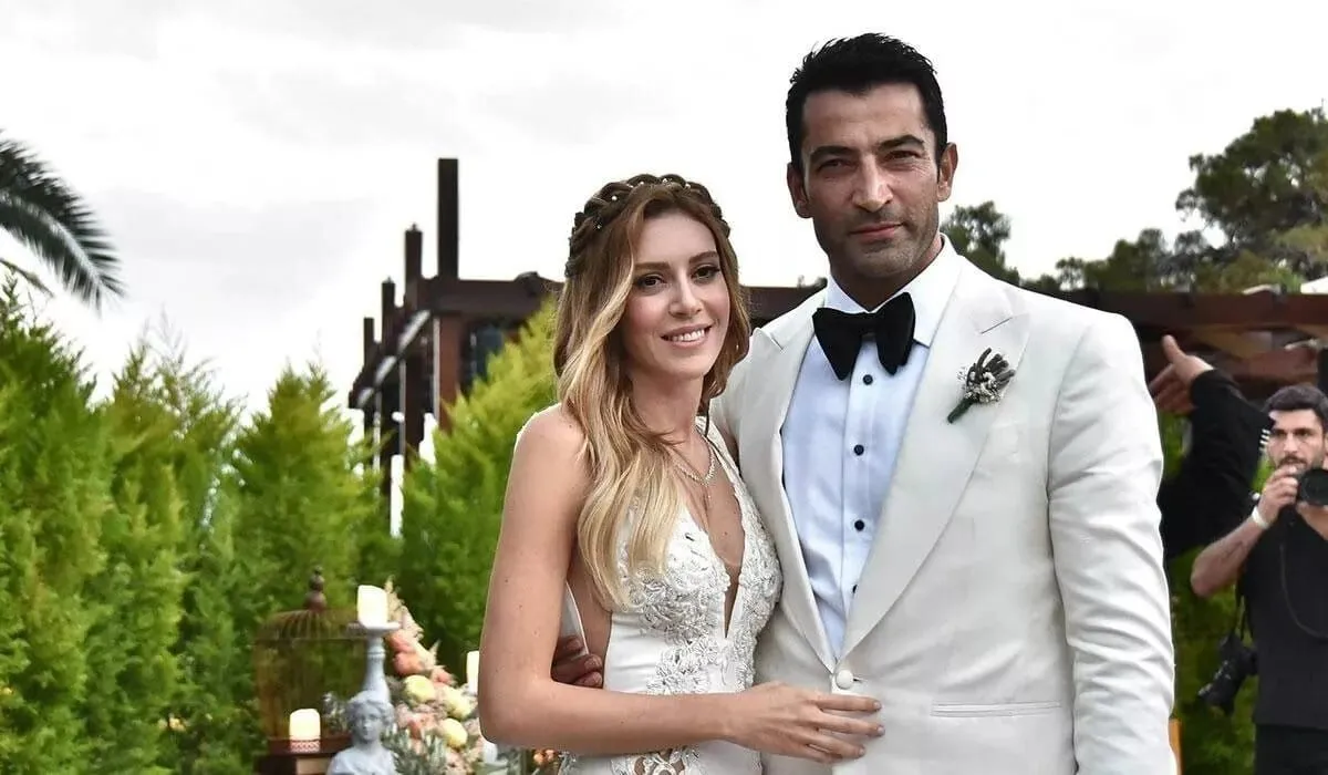 7 yıldır Kenan İmirzalıoğlu ile evliliğini sürdüren Sinem Kobal'ın  sosyal medya paylaşımları gündem oldu.