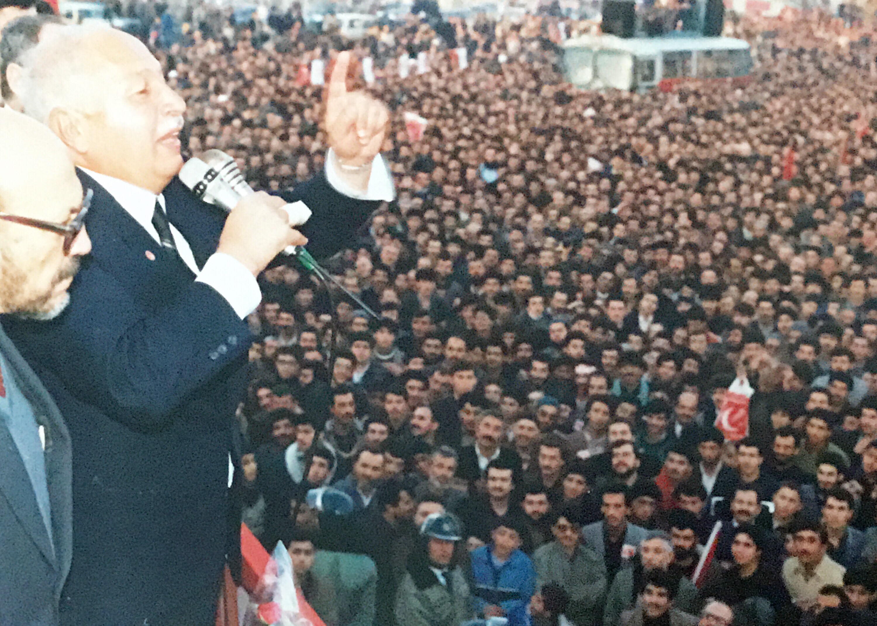 Hasan Aksay Ve Necmettin Erbakan Milletin Kürsüsünde