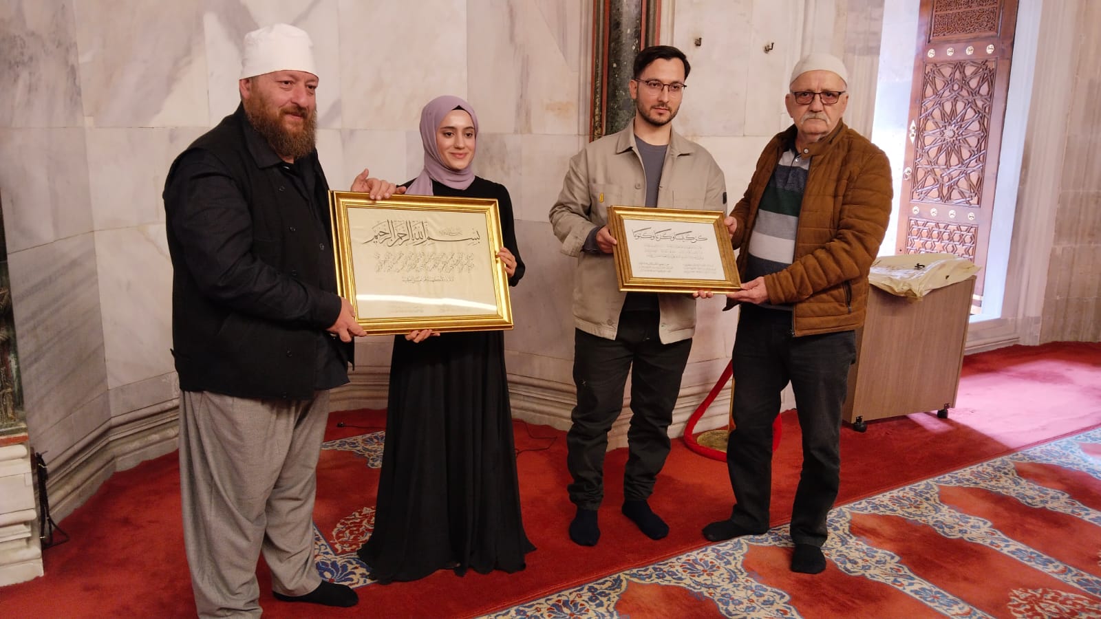 Çeçeği Burnunda Hattatlar Hocalarından Icâzetnâmelerini Alırken