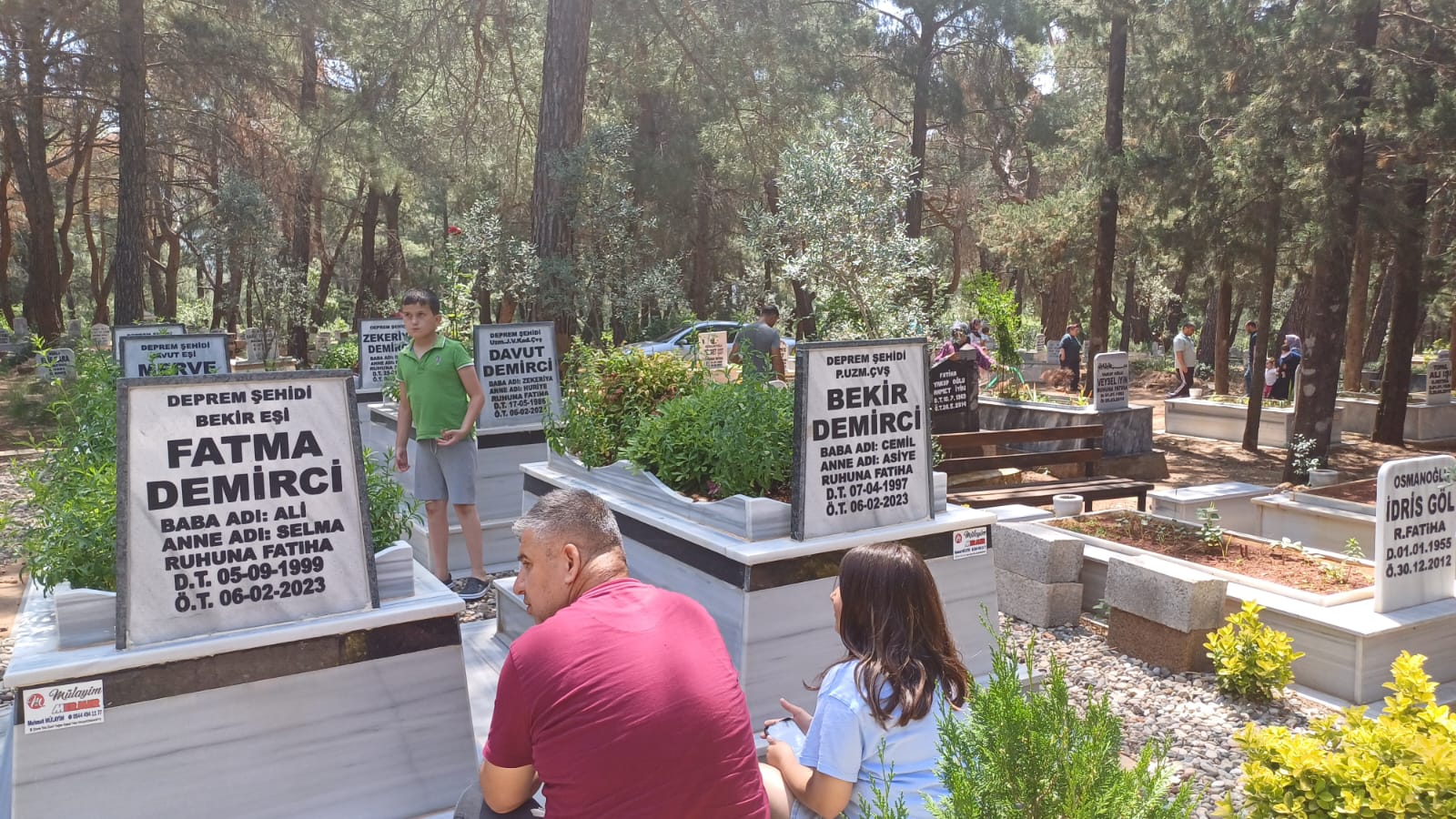 Osmaniye Deprem Sehitleri Duzici Camlik Mezarligi Fatma Demirci Bekir Demirci Selma Poyraz